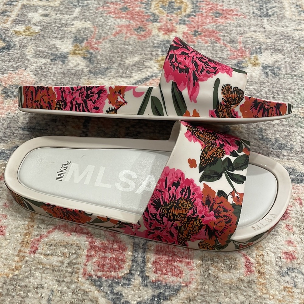 Melissa Slides 🌺 - Picture 5 of 8